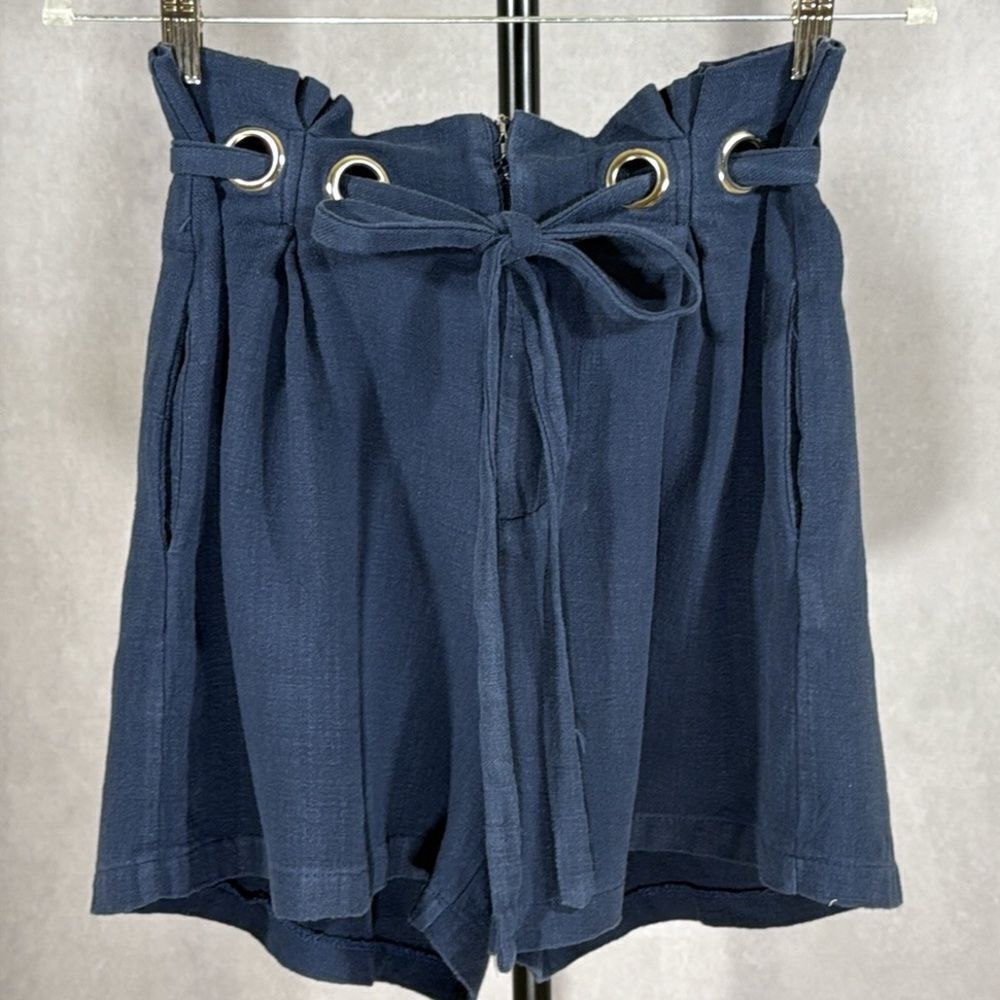 &Merci Linen Blend Tie Front Shorts With Silver Grommets Size Medium